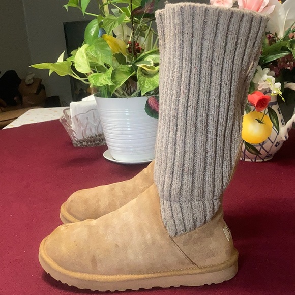 UGG Shoes - Ugg Australia Cambridge knit fold boots / booties.